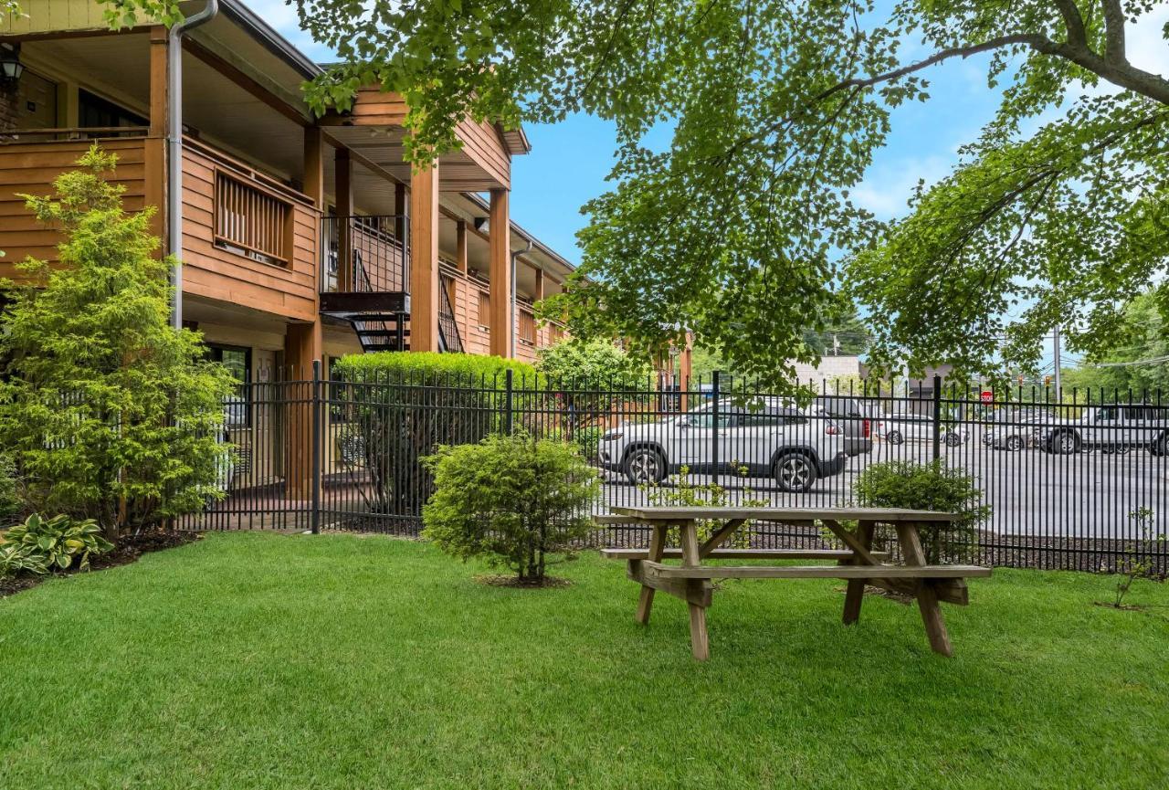 Surestay Plus By Best Western Woodbury Inn Exterior photo