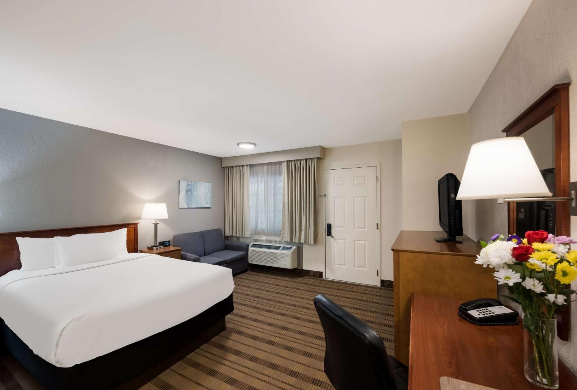 Surestay Plus By Best Western Woodbury Inn Exterior photo