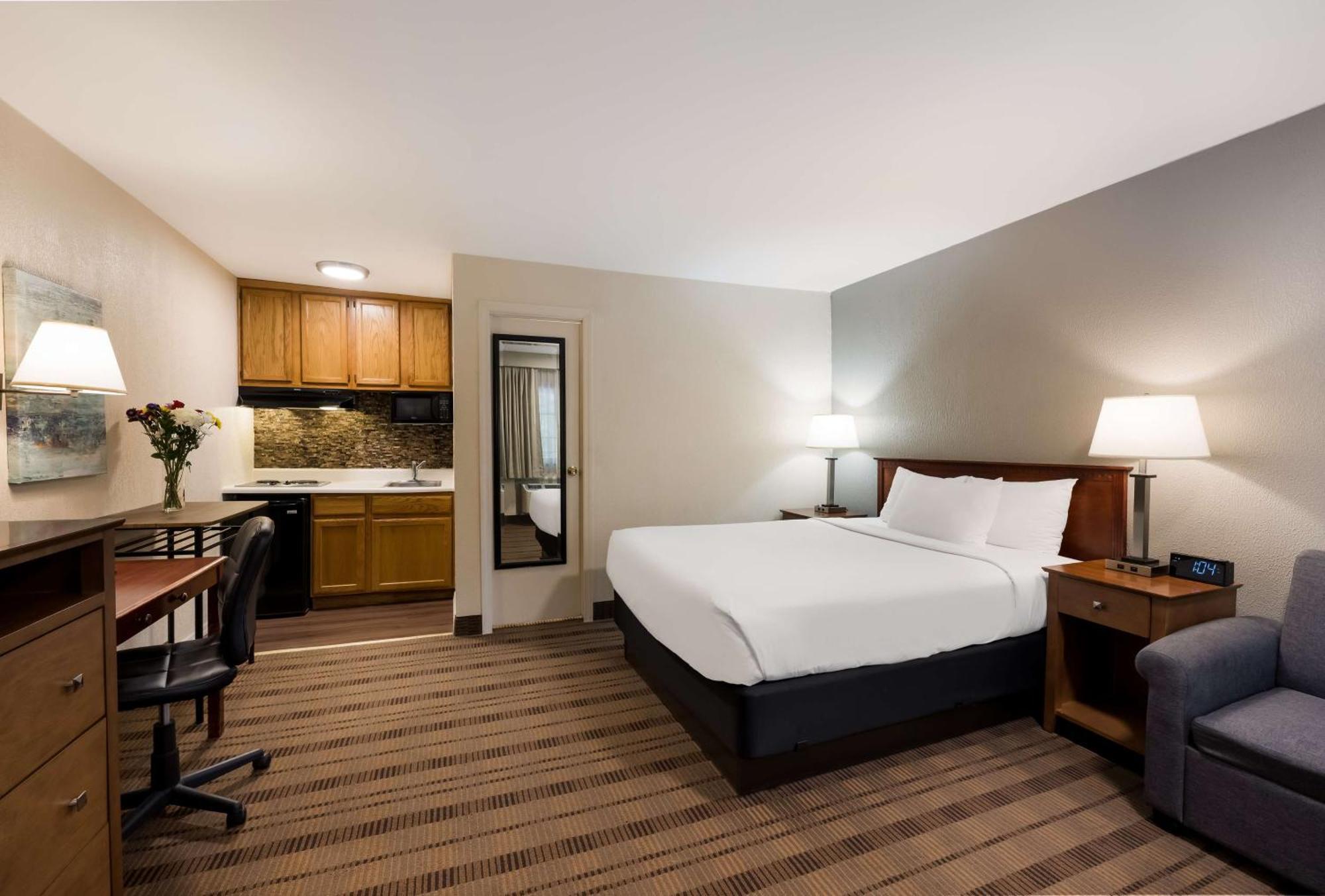 Surestay Plus By Best Western Woodbury Inn Exterior photo